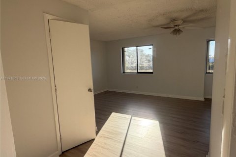 Touwnhouse à louer à Sunrise, Floride: 3 chambres, 140.1 m2 № 2042251 - photo 21