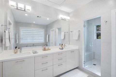 House in Key Biscayne, Florida 5 bedrooms № 2007980 - photo 20