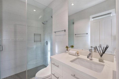 House in Key Biscayne, Florida 5 bedrooms № 2007980 - photo 23