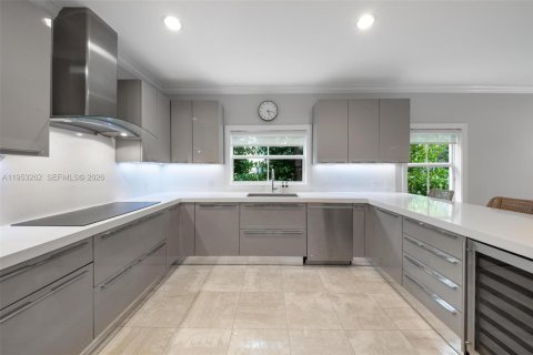 House in Key Biscayne, Florida 5 bedrooms № 2007980 - photo 10