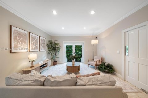 House in Key Biscayne, Florida 5 bedrooms № 2007980 - photo 14