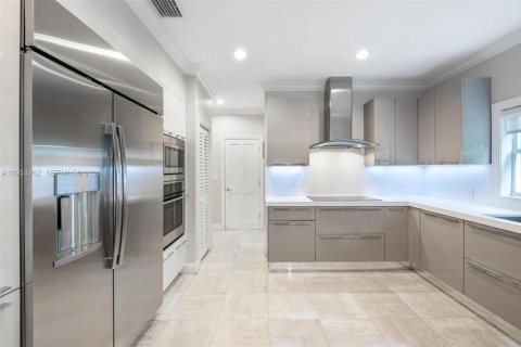 House in Key Biscayne, Florida 5 bedrooms № 2007980 - photo 11