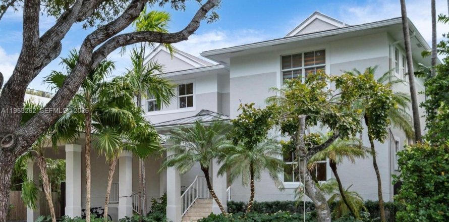 House in Key Biscayne, Florida 5 bedrooms № 2007980