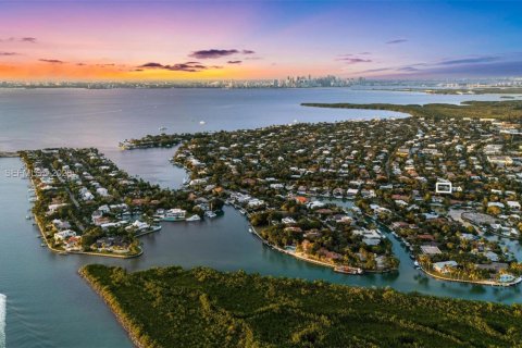 House in Key Biscayne, Florida 5 bedrooms № 2007980 - photo 2