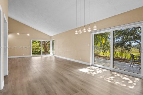 Condominio en venta en Lauderhill, Florida, 2 dormitorios, 121.14 m2 № 2011789 - foto 10