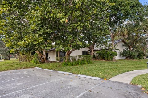Condominio en venta en Lauderhill, Florida, 2 dormitorios, 121.14 m2 № 2011789 - foto 19