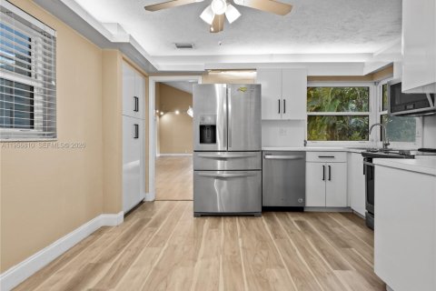 Condominio en venta en Lauderhill, Florida, 2 dormitorios, 121.14 m2 № 2011789 - foto 9