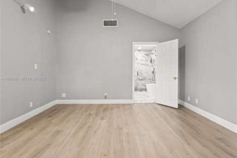 Condominio en venta en Lauderhill, Florida, 2 dormitorios, 121.14 m2 № 2011789 - foto 12