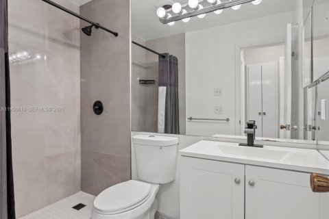 Condominio en venta en Lauderhill, Florida, 2 dormitorios, 121.14 m2 № 2011789 - foto 24