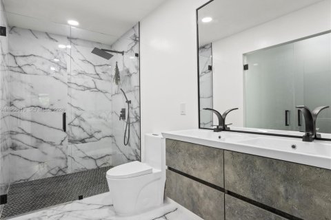 Condominio en venta en Lauderhill, Florida, 2 dormitorios, 121.14 m2 № 2011789 - foto 16