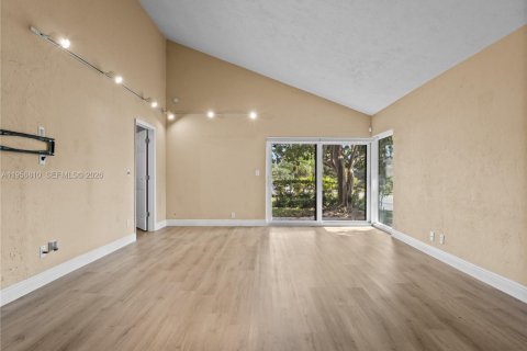 Condominio en venta en Lauderhill, Florida, 2 dormitorios, 121.14 m2 № 2011789 - foto 11