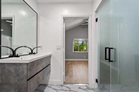 Condominio en venta en Lauderhill, Florida, 2 dormitorios, 121.14 m2 № 2011789 - foto 13