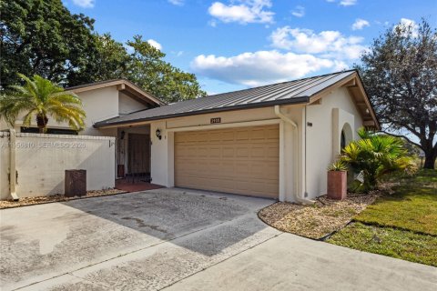 Condominio en venta en Lauderhill, Florida, 2 dormitorios, 121.14 m2 № 2011789 - foto 5