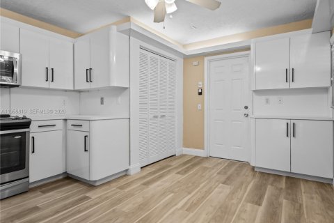 Condominio en venta en Lauderhill, Florida, 2 dormitorios, 121.14 m2 № 2011789 - foto 8