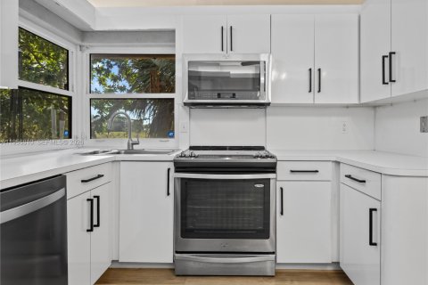 Condominio en venta en Lauderhill, Florida, 2 dormitorios, 121.14 m2 № 2011789 - foto 7