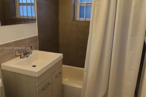 Casa en venta en Miami, Florida, 2 dormitorios, 58.06 m2 № 1999487 - foto 7