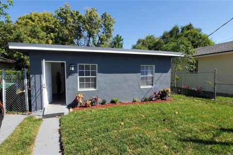 Casa en Miami, Florida 2 dormitorios, 58.06 m2 № 1999487