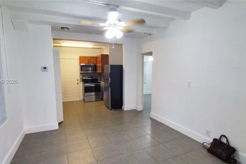 Casa en venta en Miami, Florida, 2 dormitorios, 58.06 m2 № 1999487 - foto 3