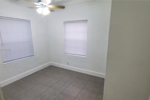 Casa en venta en Miami, Florida, 2 dormitorios, 58.06 m2 № 1999487 - foto 5