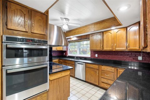Villa ou maison à vendre à Tampa, Floride: 4 chambres, 212.37 m2 № 1912167 - photo 10
