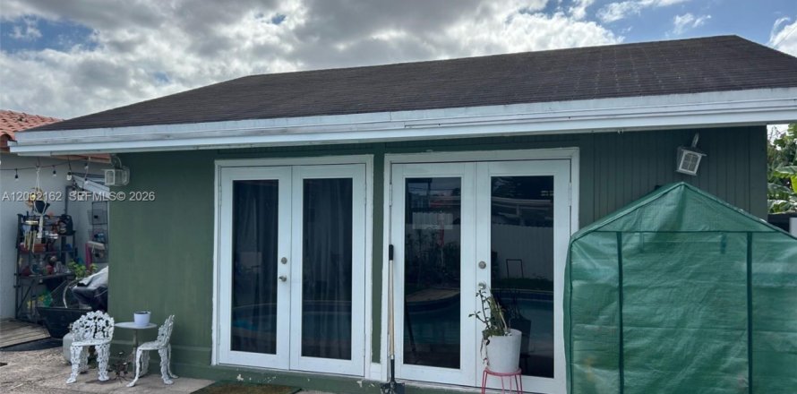 House in Miami, Florida 1 bedroom, 55.74 sq.m. № 2067567