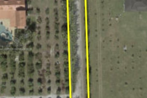 Commercial property in Miami, Florida № 2392581
