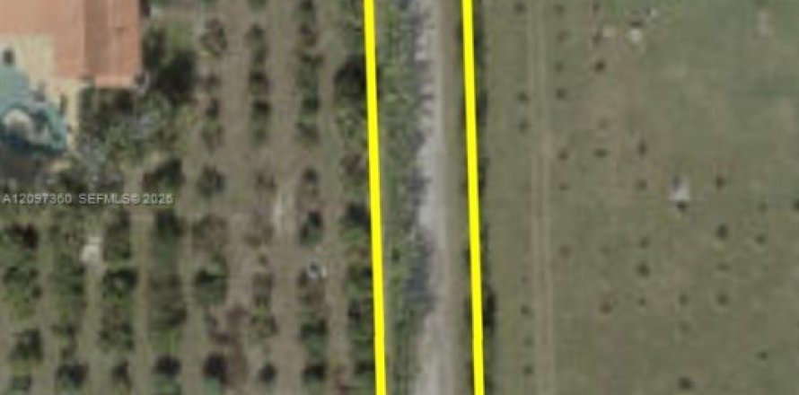 Commercial property in Miami, Florida № 2392581