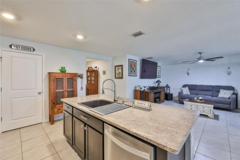 House in Wimauma, Florida 3 bedrooms, 155.7 sq.m. № 1674008 - photo 11