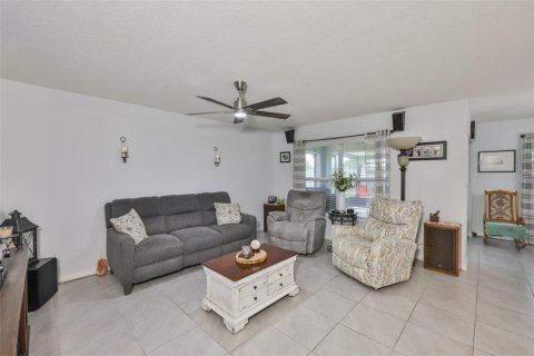 House in Wimauma, Florida 3 bedrooms, 155.7 sq.m. № 1674008 - photo 6