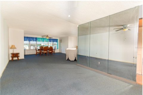 Copropriété à vendre à Gulfport, Floride: 1 chambre, 98.48 m2 № 1568715 - photo 10
