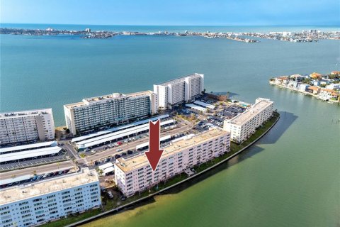 Copropriété à vendre à Gulfport, Floride: 1 chambre, 98.48 m2 № 1568715 - photo 2
