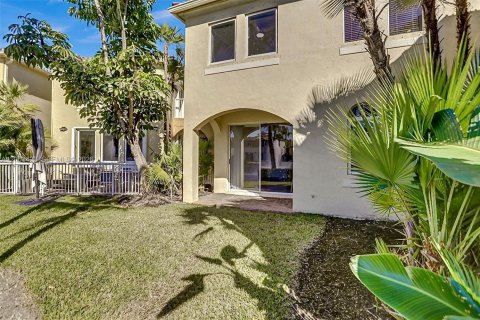 House in Aventura, Florida 3 bedrooms, 216.46 sq.m. № 2169046 - photo 22