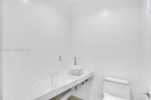 House in Aventura, Florida 3 bedrooms, 216.46 sq.m. № 2169046 - photo 18