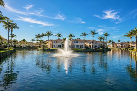 House in Aventura, Florida 3 bedrooms, 216.46 sq.m. № 2169046 - photo 23