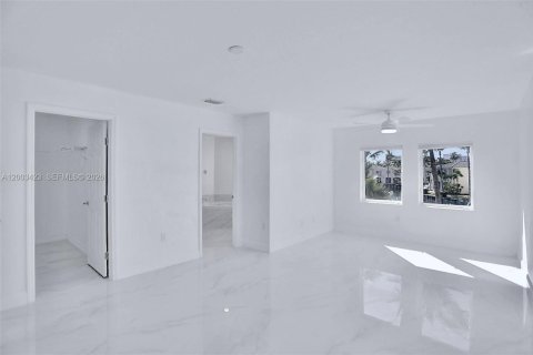 House in Aventura, Florida 3 bedrooms, 216.46 sq.m. № 2169046 - photo 20