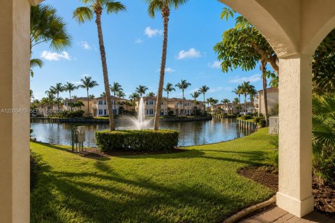 House in Aventura, Florida 3 bedrooms, 216.46 sq.m. № 2169046 - photo 9