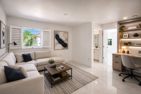 House in Aventura, Florida 3 bedrooms, 216.46 sq.m. № 2169046 - photo 12