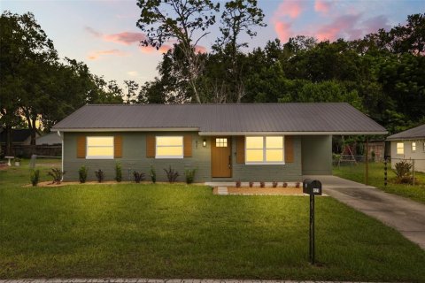Villa ou maison à Altamonte Springs, Floride 3 chambres, 120.77 m2 № 2359167