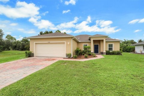 House in Punta Gorda, Florida 3 bedrooms, 195.37 sq.m. № 2296699 - photo 2