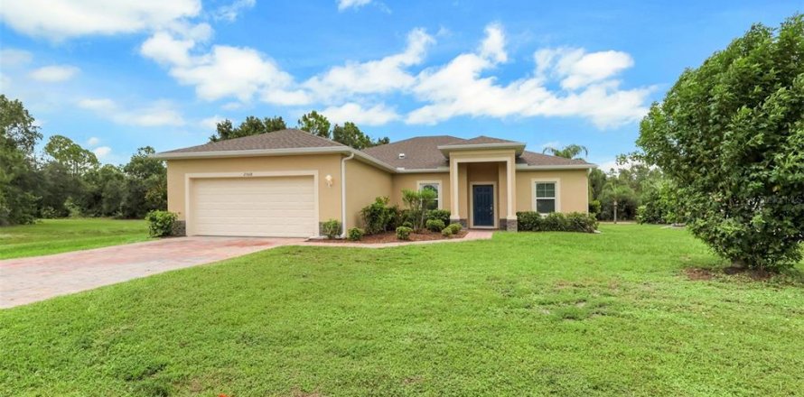 House in Punta Gorda, Florida 3 bedrooms, 195.37 sq.m. № 2296699