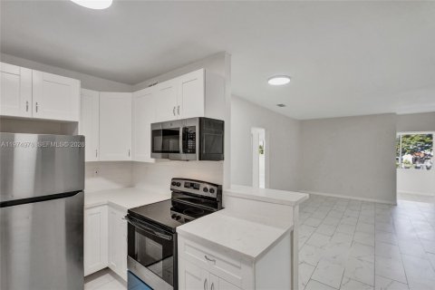 Apartment in Miami Beach, Florida 3 bedrooms, 120.77 sq.m. № 2036205 - photo 10