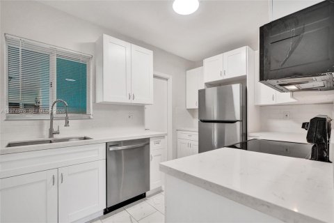 Apartment in Miami Beach, Florida 3 bedrooms, 120.77 sq.m. № 2036205 - photo 23