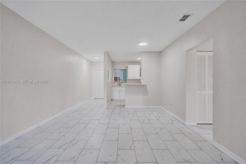 Apartment in Miami Beach, Florida 3 bedrooms, 120.77 sq.m. № 2036205 - photo 17