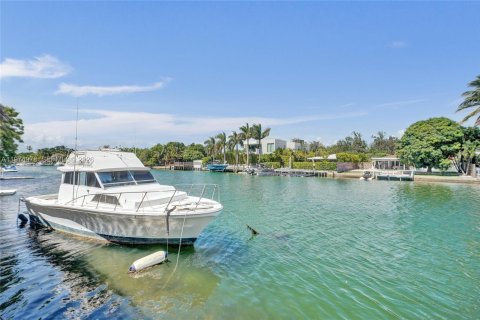 Apartment in Miami Beach, Florida 3 bedrooms, 120.77 sq.m. № 2036205 - photo 5