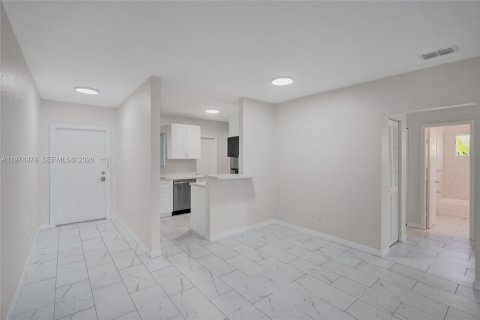 Apartment in Miami Beach, Florida 3 bedrooms, 120.77 sq.m. № 2036205 - photo 11