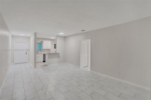 Apartment in Miami Beach, Florida 3 bedrooms, 120.77 sq.m. № 2036205 - photo 13