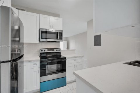 Apartment in Miami Beach, Florida 3 bedrooms, 120.77 sq.m. № 2036205 - photo 21