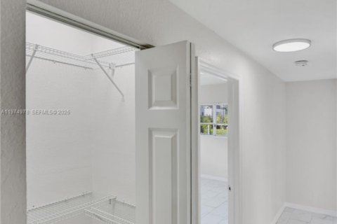 Apartment in Miami Beach, Florida 3 bedrooms, 120.77 sq.m. № 2036205 - photo 29