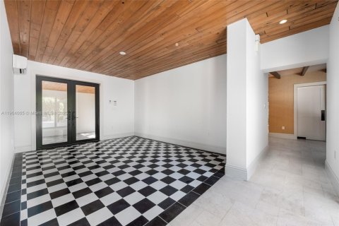 Снять в аренду виллу или дом в Пайнкрест, Флорида 3 спальни, 255.11м2, № 1956782 - фото 4