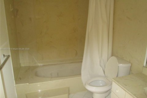 Copropriété à louer à Sunny Isles Beach, Floride: 2 chambres, 122.63 m2 № 1946804 - photo 21
